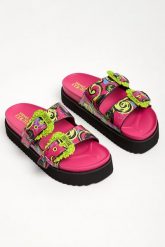 Klapki damskie na platformie VERSACE JEANS COUTURE. Klapki damskie Versace Jeans Couture, bez wzorów, z jeansu, bez obcasa, na platformie. W wyprzedaży za 687.20 zł.