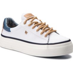 Tenisówki WRANGLER - Java WL91550A White 051. Półbuty damskie marki Wrangler. W wyprzedaży za 169.00 zł.