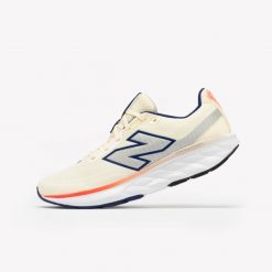 Buty do biegania męskie New Balance Fresh Foam 520 V9. Buty sportowe męskie New Balance, bez zapięcia, do biegania. Za 299.99 zł.