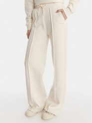 Guess Spodnie dresowe V6RB17 K9V31 Écru Regular Fit. Spodnie dresowe damskie Guess, m, z aplikacjami, z bawełny. Za 349.99 zł.