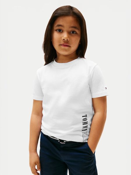 Tommy Hilfiger T-Shirt Graphic KB0KB09870 Biały Regular Fit. Białe t-shirty dla chłopców Tommy Hilfiger, bez wzorów, z bawełny, bez ramiączek. Za 69.99 zł.