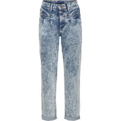 Dżinsy Mom bonprix niebieski "moonwash". Jeansy damskie marki bonprix. Za 49.99 zł.