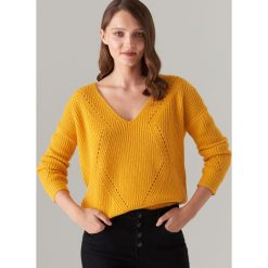Sweter z ażurowym splotem - Żółty. Swetry damskie Mohito. Za 89.99 zł.