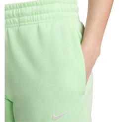 Odzież Damskie Nike. Zielona spodnie sportowe damskie Nike, bez wzorów, na fitness i siłownię. Za 287.99 zł.