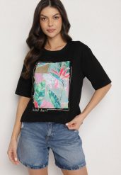 Czarny Bawełniany T-shirt z Ozdobnym Nadrukiem Delmari. Czarne bluzki damskie Born2be, m, bez wzorów, z bawełny, klasyczne, bez kołnierzyka. Za 34.99 zł.