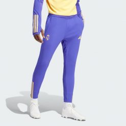 Spodnie Real Madrid Tiro 23 Training. Fioletowe spodnie sportowe męskie Adidas, xs, bez wzorów, z materiału, do piłki nożnej. W wyprzedaży za 253.00 zł.
