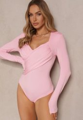 Różowe Eleganckie Body Longsleeve z Ozdobnym Marszczeniem Zimanya. Czerwone bluzki damskie Renee, l, bez wzorów, eleganckie, bez kołnierzyka, bez ramiączek. Za 39.99 zł.