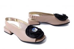 SCAVIOLA S-341 BEIGE, sandały damskie. Brązowe sandały damskie Sca'viola, z aplikacjami, ze skóry, bez obcasa, na obcasie, bez zapięcia. Za 459.90 zł.