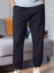 Spodnie jogger - granatowy. Niebieskie spodnie materiałowe męskie Sinsay, bez wzorów. Za 49.99 zł.