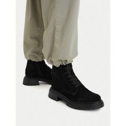 Trzewiki G-Star. Czarne botki damskie G-Star, retro, bez obcasa, na płaskiej podeszwie, bez zapięcia. Za 379.99 zł.