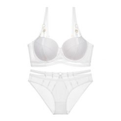 Biustonosz push-up z figami na co dzień i specjalne okazje Priscella. Czarne biustonosze Intica, bez wzorów, z materiału. Za 199.00 zł.