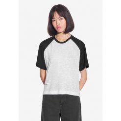 Koszulka sportowa damska Prosto College z krótkim rękawem. Czarne koszulki sportowe damskie Prosto., bez wzorów, bez kołnierzyka, bez ramiączek. W wyprzedaży za 117.99 zł.