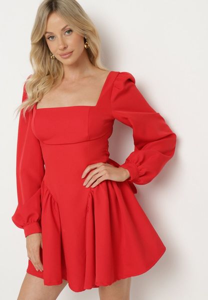 Czerwona Sukienka Rozkloszowana z Gorsetową Górą i Materiałowym Paskiem na Tyle Enadil. Czerwone sukienki damskie Born2be, na spotkanie biznesowe, l, bez wzorów, z materiału, wizytowe, bez kołnierzyka, bez ramiączek, gorsetowe. Za 139.99 zł.