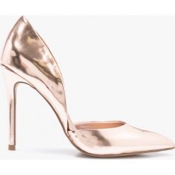 Steve Madden - Szpilki Vertigo Pump. Czerwone szpilki damskie Steve Madden, bez wzorów, z materiału, bez obcasa, bez zapięcia. W wyprzedaży za 179.90 zł.