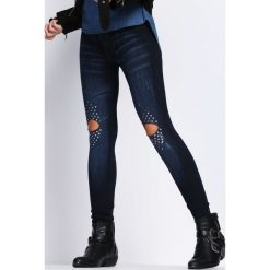 Granatowe Legginsy Slow Burn. Niebieskie legginsy damskie Born2be, uniwersalny, bez wzorów, z dzianiny. Za 29.99 zł.