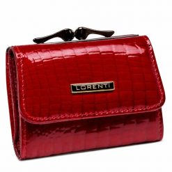 Mały portfel damski z lakierowanej skóry naturalnej w czerwonym kolorze - Lorenti. Czerwone portfele damskie LORENTI, bez wzorów, z lakierowanej skóry. Za 49.99 zł.