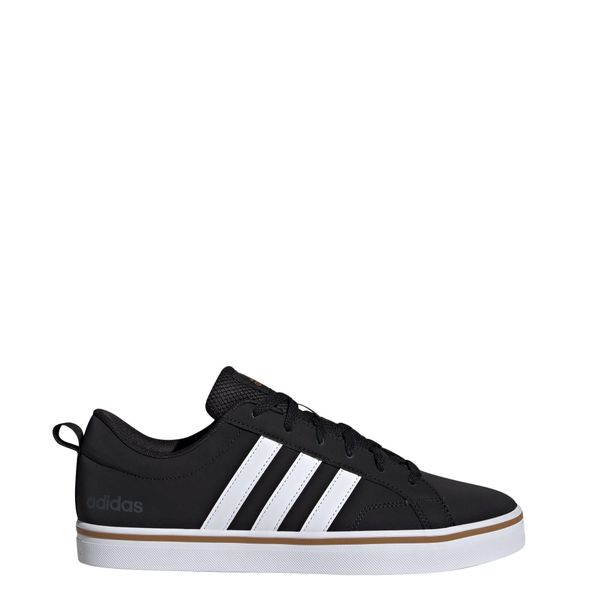 Buty VS Pace 2.0. Białe trekkingi męskie Adidas, trekkingowe. Za 239.00 zł.