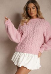 Różowy Sweter z Wełną o Eleganckim Warkoczowym Splotem Makkaria. Czerwone swetry damskie Renee, na jesień, z aplikacjami, z jeansu, eleganckie, bez kołnierzyka, bez ramiączek, długie, bez kaptura. Za 139.99 zł.