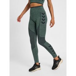 Damskie wysokie legginsy Hummel MT Aly. Zielone legginsy sportowe damskie Hummel, xs, bez wzorów, z dzianiny, z standardowym stanem, na fitness i siłownię. Za 189.70 zł.