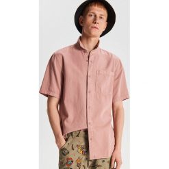 Szorty z nadrukiem all over - Żółty. Szorty męskie marki Cropp. Za 99.99 zł.