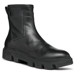 Botki Geox. Czarne botki damskie Geox, bez obcasa, na płaskiej podeszwie, bez zapięcia. Za 509.99 zł.