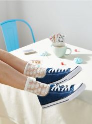 Trampki - niebieski. Niebieskie trampki i tenisówki damskie Sinsay, bez wzorów, z gumy, klasyczne, bez zapięcia. Za 29.99 zł.