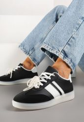 Czarne Sneakersy Typu Kultowe Tenisówki ze Zdobieniem z Perłami Nalavia. Czarne trampki i tenisówki damskie Renee, z aplikacjami, z jeansu, eleganckie, bez zapięcia. Za 74.99 zł.