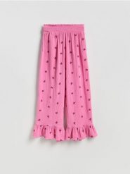 Luźne spodnie z falbankami - różowy. Czerwone spodnie materiałowe damskie Reserved, l, bez wzorów, z bawełny. Za 159.99 zł.