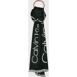 Calvin Klein - Szal. Szaliki i chusty damskie marki Calvin Klein. Za 299.90 zł.