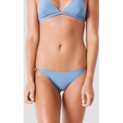 NA-KD Swimwear Dół bikini z cienkim paseczkiem - Blue. Niebieskie bikini damskie NA-KD Swimwear. Za 32.00 zł.