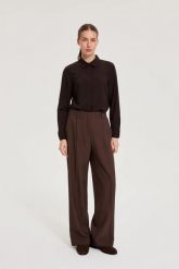 Eleganckie spodnie brązowe. Brązowe spodnie materiałowe damskie MOODO, l, bez wzorów, z elastanu. Za 139.99 zł.