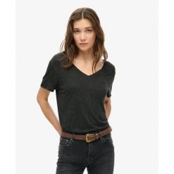 T-shirt z dekoltem w serek i haftowanym napisem dla kobiet Superdry Studio. Czarne t-shirty damskie Superdry., l, z aplikacjami, klasyczne, bez kołnierzyka. Za 127.35 zł.
