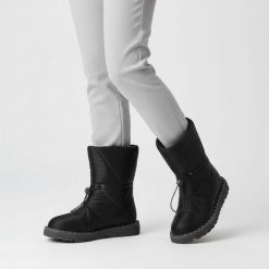 Śniegowce damskie Artiker, cholewka z pikowanego materiału z ociepleniem i regulacją na troczek gruba podeszwa z wyraźnym profilem, czarne, 51C0361. Czarne kozaki damskie Artiker, bez obcasa, na płaskiej podeszwie. Za 289.00 zł.