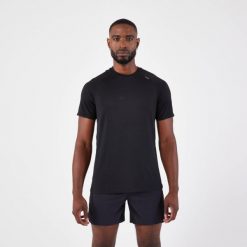 Koszulka do biegania męska Kiprun Run 500 Comfort. Czarne koszulki sportowe męskie KIPRUN, m, bez wzorów, z materiału, bez kołnierzyka, bez ramiączek, do biegania. Za 89.99 zł.