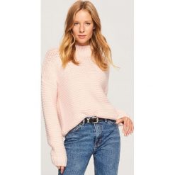 Sweter z grubym splotem - Różowy. Czerwone swetry damskie Reserved, ze splotem. Za 119.99 zł.
