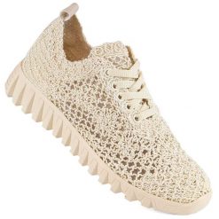 Półbuty damskie sportowe koronkowe beżowe T.Sokolski 1982. Brązowe półbuty damskie T.Sokolski, bez wzorów, z koronki, sportowe, bez obcasa, bez zapięcia. Za 239.99 zł.