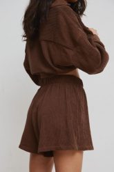 Szorty z plisowanej BAWEŁNY w kolorze BROWN -SHELLY-M. Brązowe szorty damskie Marsala, m, bez wzorów, z bawełny. Za 229.90 zł.