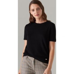 Dzianinowa bluzka basic - Czarny. Bluzki damskie Mohito. Za 49.99 zł.