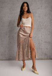 Beżowa Satynowa Spódnica Ozdobiona Rozcięciem na Nogę i Koronką Saviraet. Brązowe spódnice damskie Renee, l, bez wzorów, z koronki, eleganckie, midi. Za 149.99 zł.