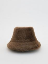 Kapelusz ze sztucznego futerk - brązowy. Brązowe czapki i kapelusze damskie Reserved, bez wzorów. Za 79.99 zł.