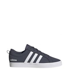 VS Pace 2.0 Lifestyle Skateboarding Shoes. Białe obuwie sportowe damskie Adidas, bez wzorów, z materiału, trekkingowe. Za 239.00 zł.