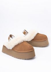 Kapcie damskie brązowe UGG W FUNKETTE. Brązowe kapcie damskie UGG, bez wzorów, ze skóry. Za 529.99 zł.