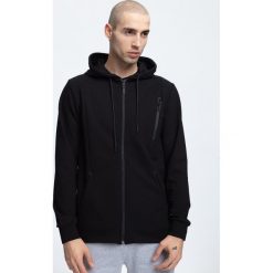 Bluza męska BLM200 - glęboka czerń. Bluzy męskie 4f. W wyprzedaży za 99.99 zł.