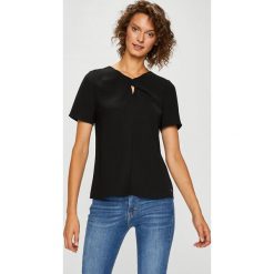 Tommy Hilfiger - Top Jacky. Czarne bluzki damskie Tommy Hilfiger, bez wzorów, z poliesteru, casualowe, bez kołnierzyka, bez ramiączek. W wyprzedaży za 239.90 zł.