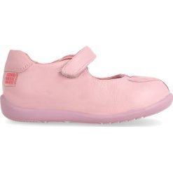 Skórzane baleriny w kolorze jasnoróżowym. Baleriny dziewczęce marki Agatha Ruiz de la Prada. W wyprzedaży za 152.95 zł.