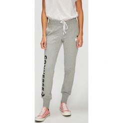 Converse - Spodnie. Spodnie materiałowe damskie marki Converse. W wyprzedaży za 159.90 zł.