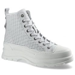 Botki damskie Carinii, sznurowany fason podwyższona cholewka cholewka ze skóry naturalnej perforowanej masywna platformowa podeszwa z bieżnikiem uszt. Białe kozaki damskie Carinii, ze skóry, bez obcasa. Za 330.00 zł.