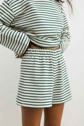 Szorty z bawełny strukturalnej w zielono beżowe paski - PENNY-L. Brązowe szorty damskie Marsala, l, bez wzorów, z bawełny, klasyczne. W wyprzedaży za 49.98 zł.