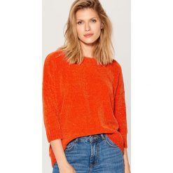 Szenilowy sweter z rękawami 3/4 - Pomarańczo. Swetry damskie marki Mohito. Za 89.99 zł.