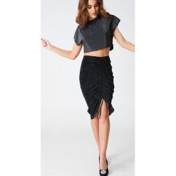Hannalicious x NA-KD Plisowana spódnica ze sznurkiem - Black. Spódnice damskie marki Hannalicious x NA-KD. W wyprzedaży za 40.18 zł.
